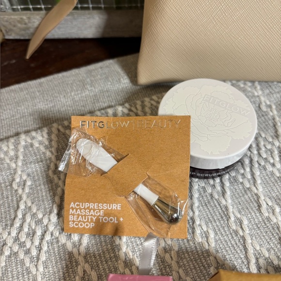 FitGlow Lip Serum Collection. Jam,Deep and Night w/ 3 in 1 Lip Mask and Tool. - Picture 5 of 11